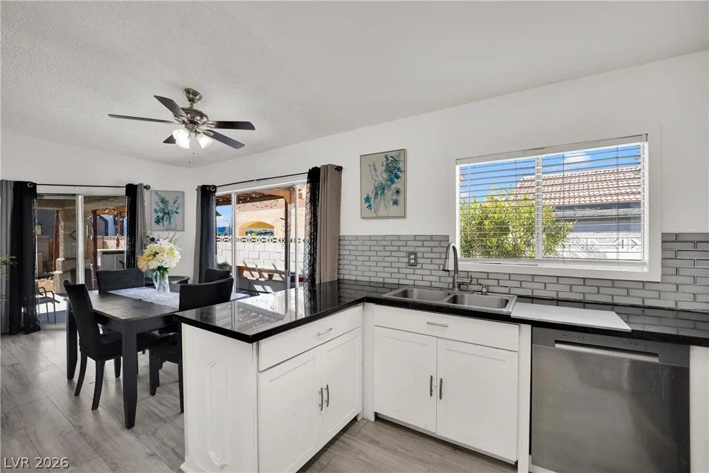 2913 Du Barry Manor, Las Vegas, NV 89108