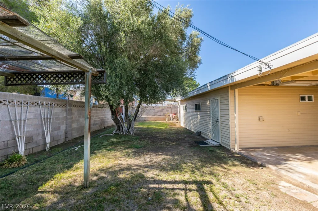 661 Burton, Henderson, NV 89015