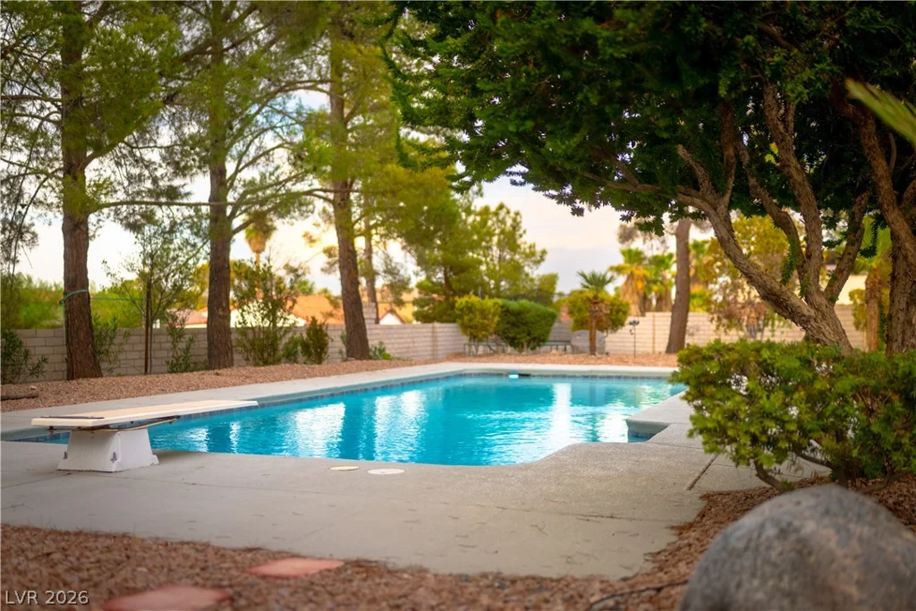 18 Hummingbird, Henderson, NV 89014