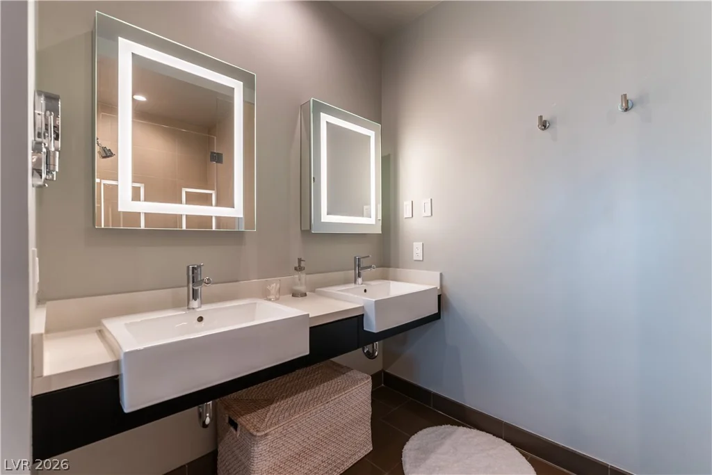 2600 Harmon, Las Vegas, NV 89158