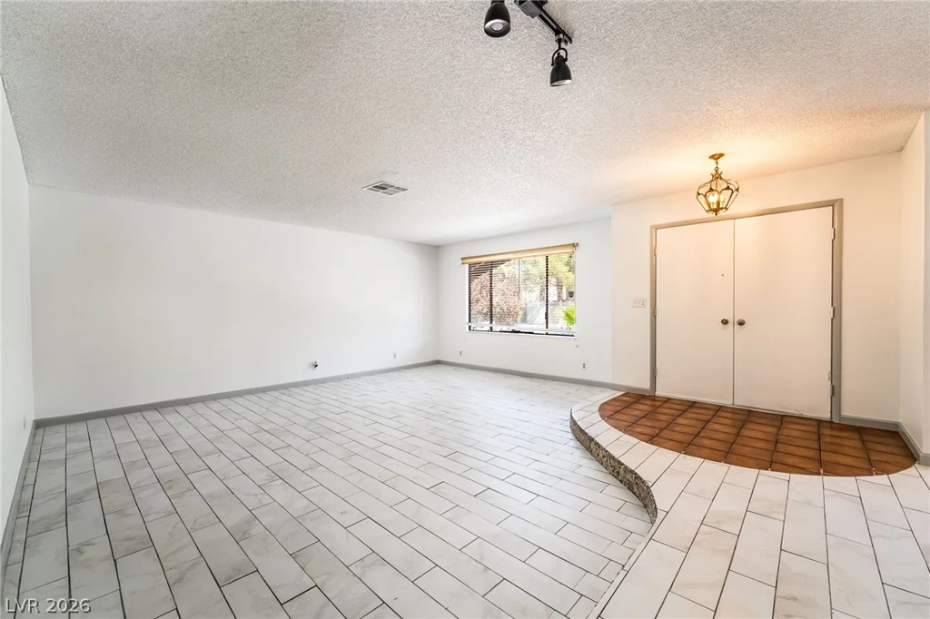 3155 Rochelle, Las Vegas, NV 89121
