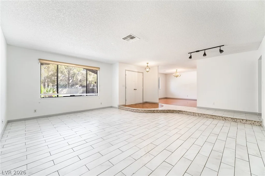 3155 Rochelle, Las Vegas, NV 89121