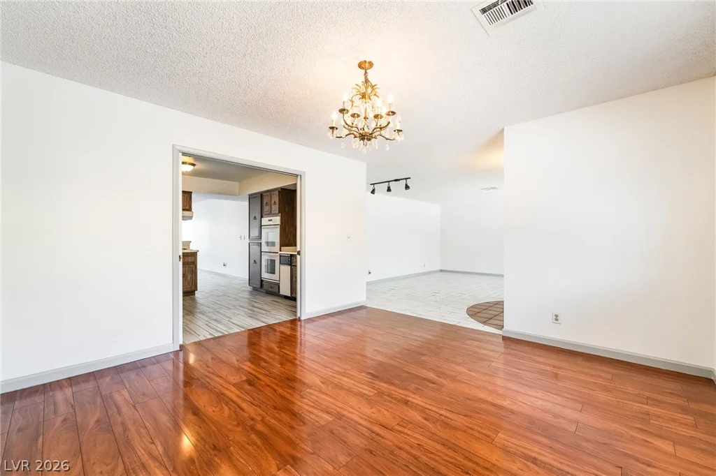3155 Rochelle, Las Vegas, NV 89121