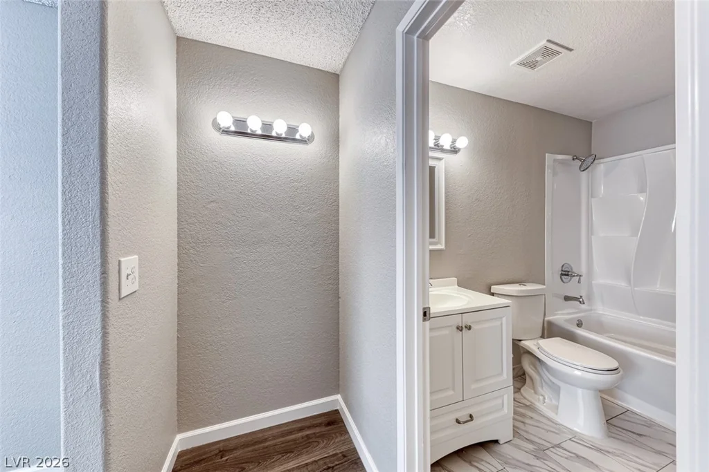 211 Mission Laguna, Las Vegas, NV 89107