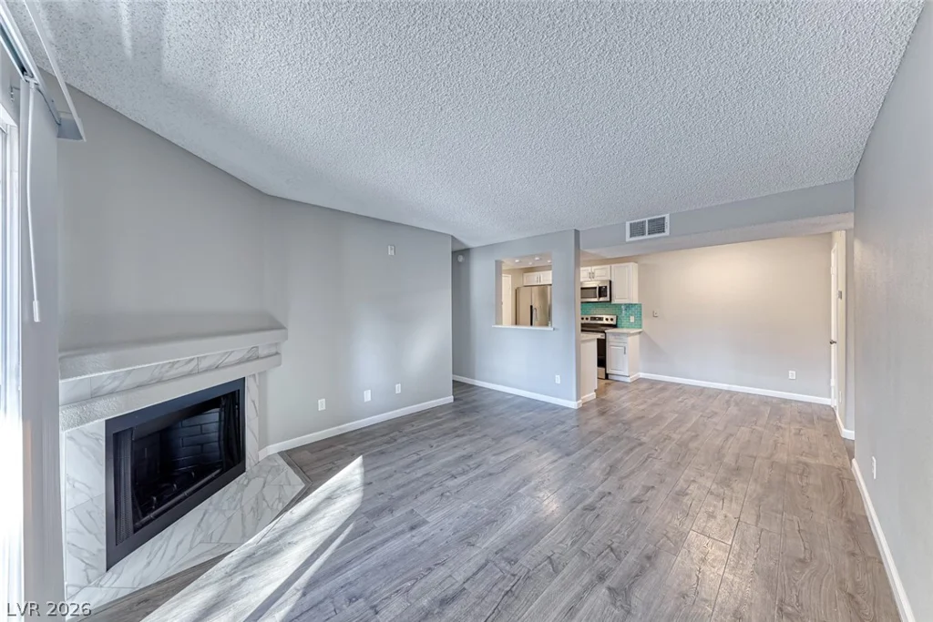 211 Mission Laguna, Las Vegas, NV 89107