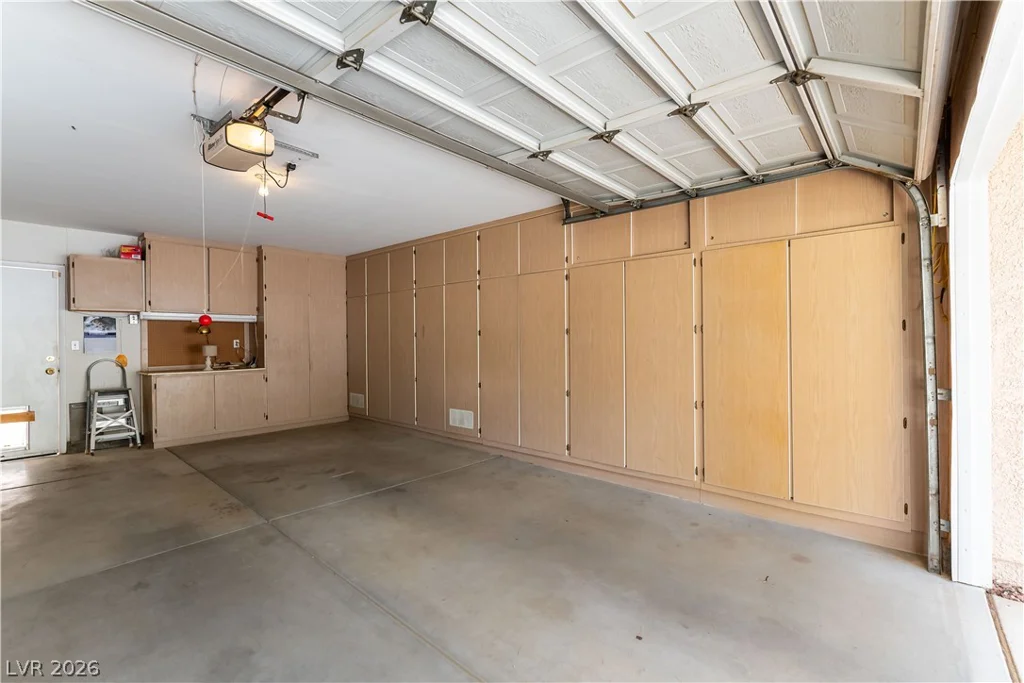 5736 Willowcreek, North Las Vegas, NV 89031