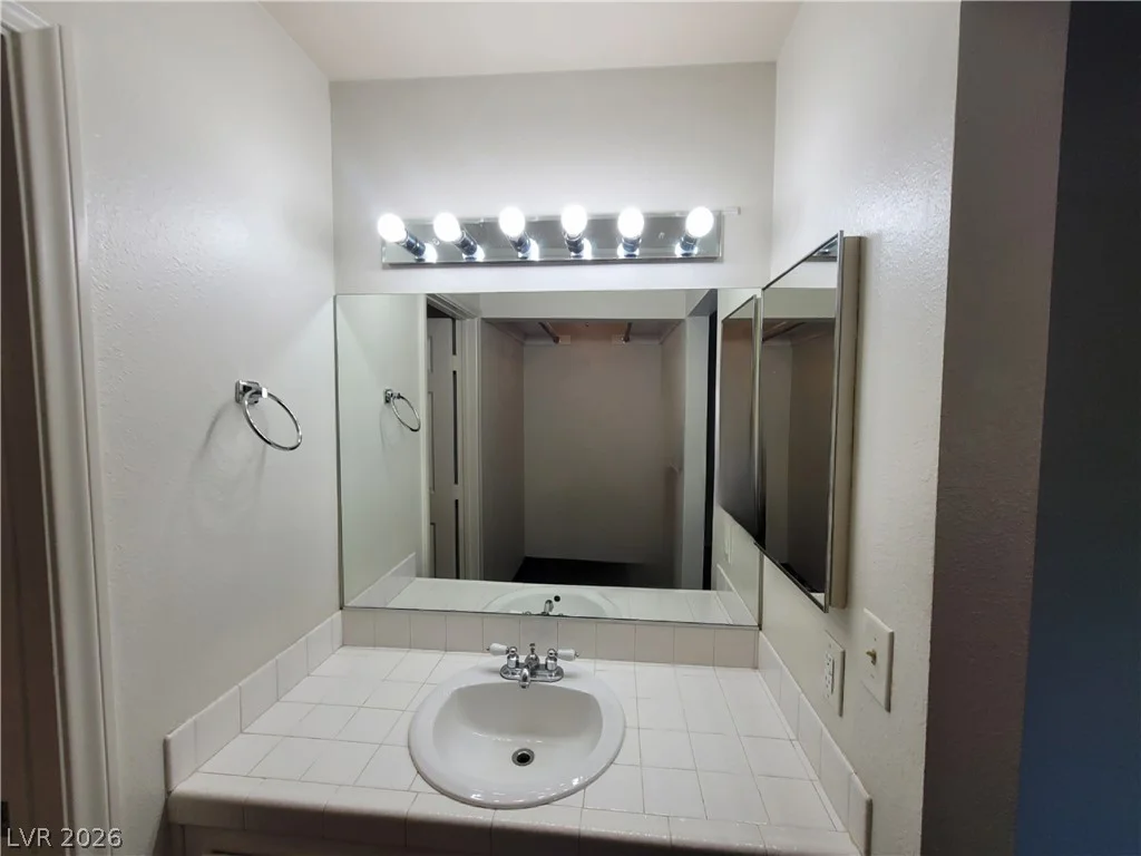 2761 Lodestone, Las Vegas, NV 89117