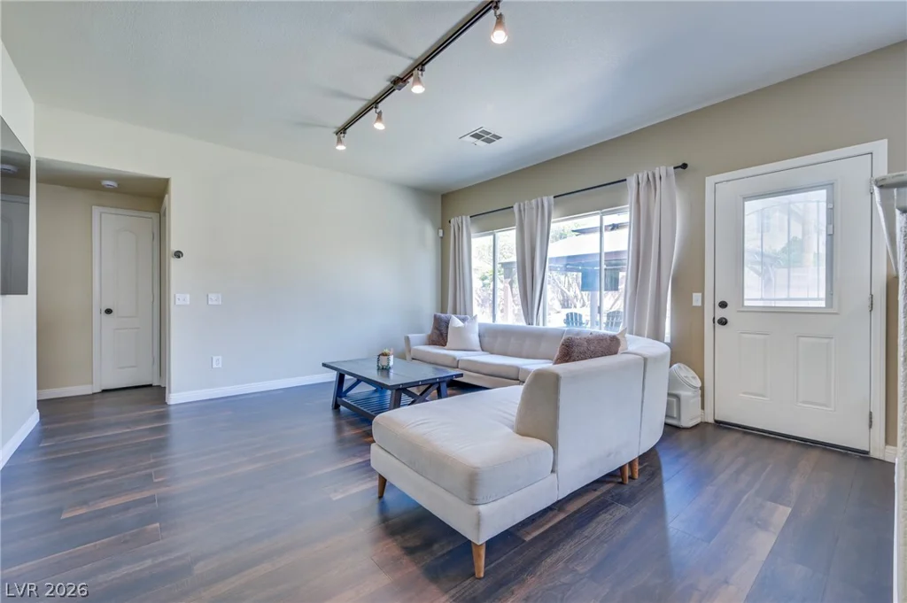 1536 Orchard Valley, Las Vegas, NV 89142