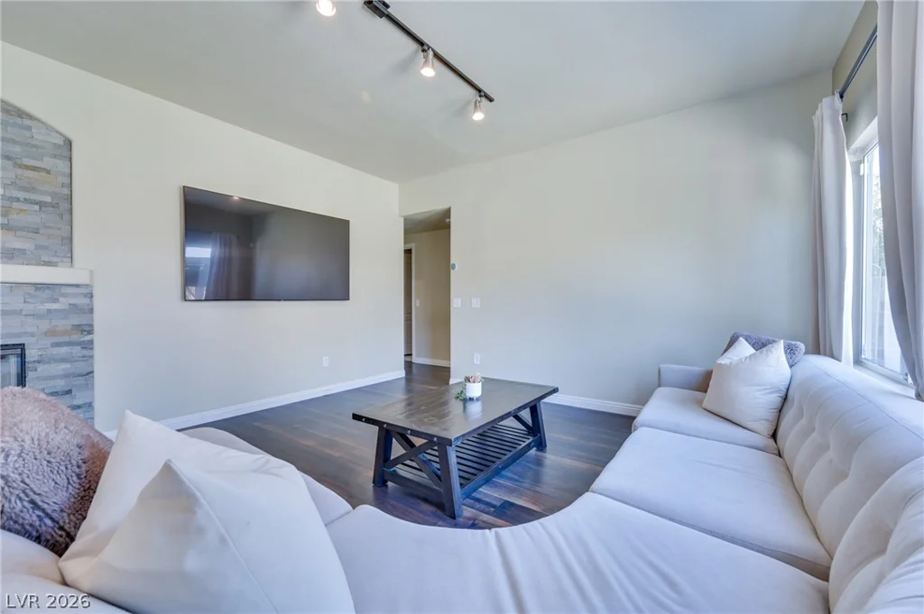 1536 Orchard Valley, Las Vegas, NV 89142