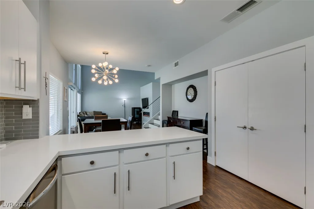 1013 Corsica, Las Vegas, NV 89144
