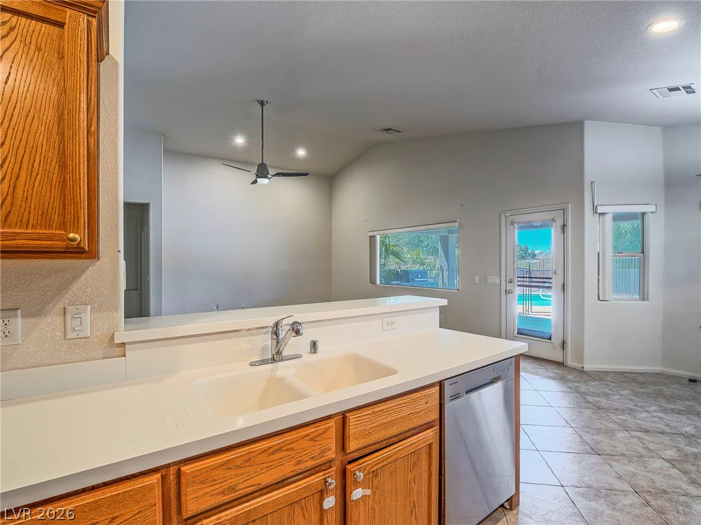 3695 Waynesvill, Las Vegas, NV 89122