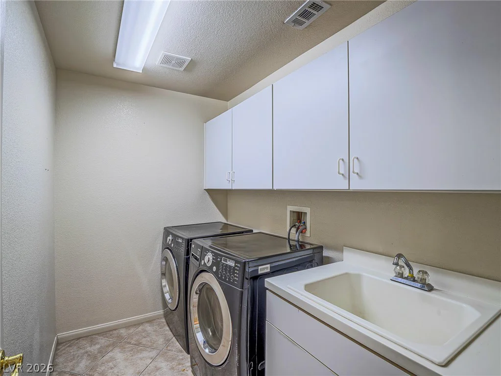 3695 Waynesvill, Las Vegas, NV 89122