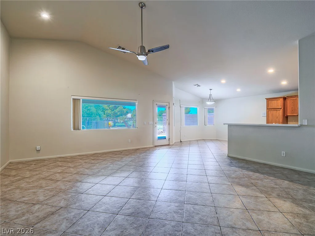 3695 Waynesvill, Las Vegas, NV 89122
