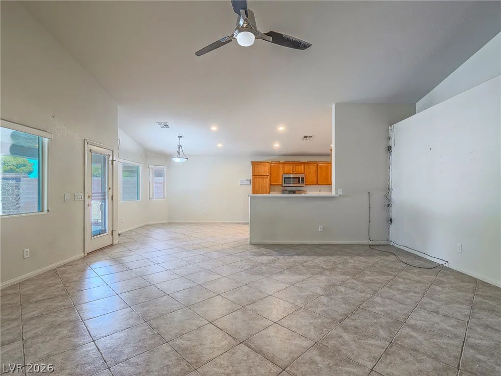 3695 Waynesvill, Las Vegas, NV 89122