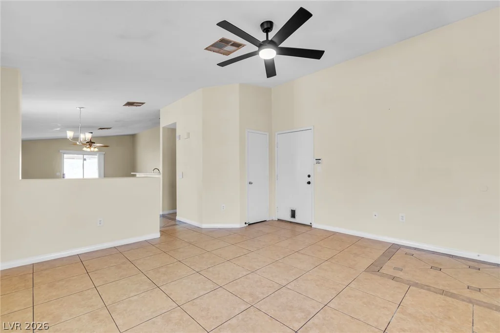 6673 Diamond Care, Las Vegas, NV 89122