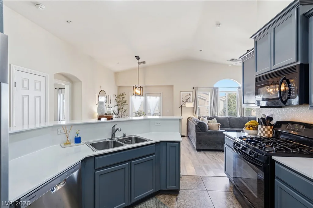 10119 Sunset Palisades, Las Vegas, NV 89183