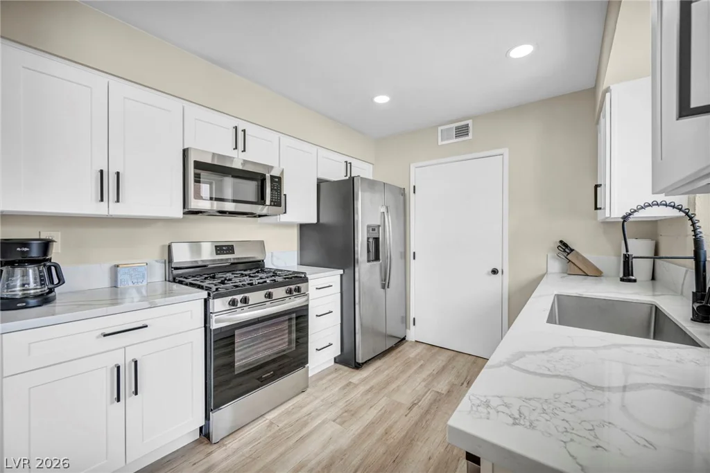 913 De Met, Las Vegas, NV 89119