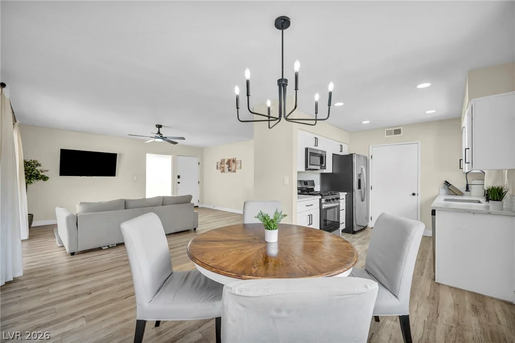 913 De Met, Las Vegas, NV 89119