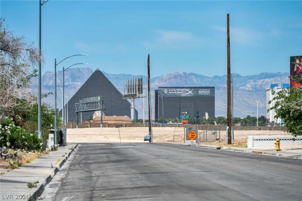 913 De Met, Las Vegas, NV 89119