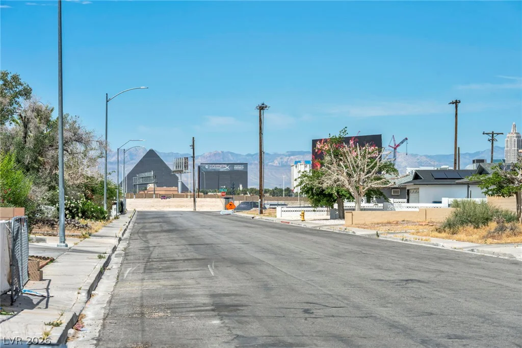 913 De Met, Las Vegas, NV 89119