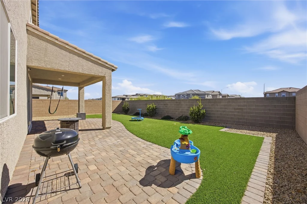 1815 Butterfly Colony, North Las Vegas, NV 89031