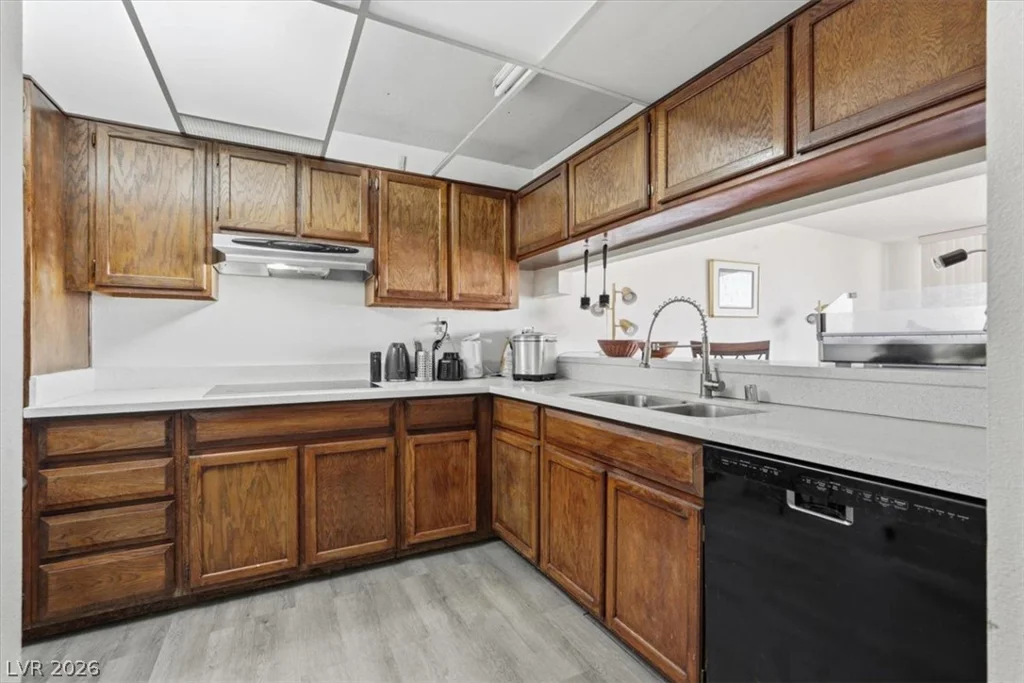 745 Royal Crest, Las Vegas, NV 89169
