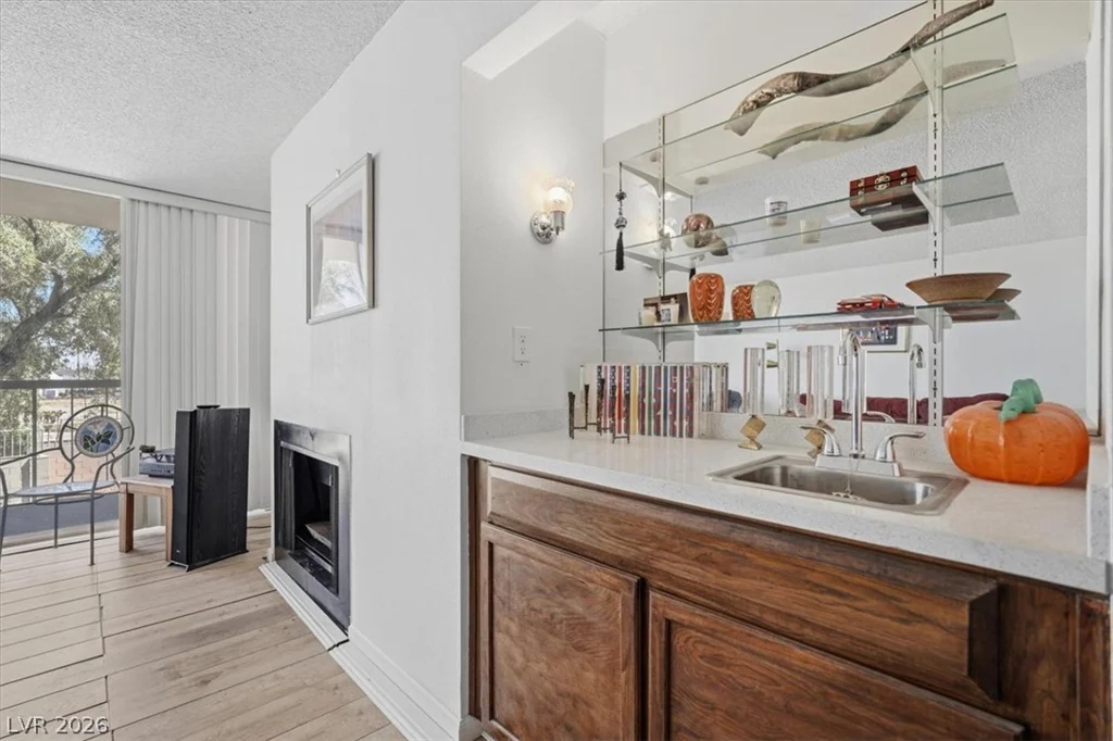 745 Royal Crest, Las Vegas, NV 89169
