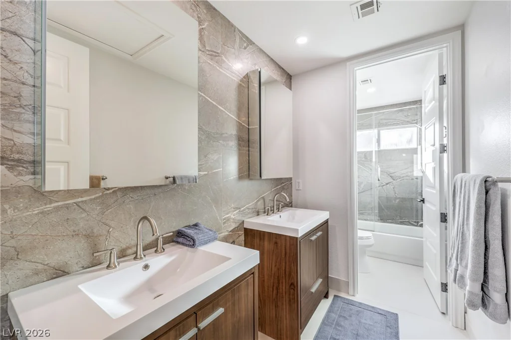 1705 Corta Bella, Las Vegas, NV 89134
