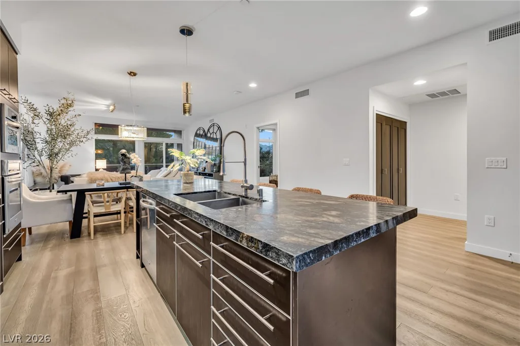 8925 Flamingo, Las Vegas, NV 89147