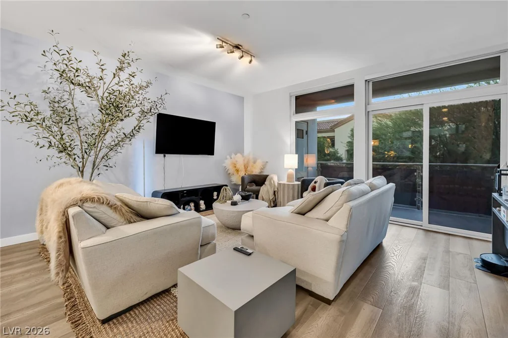 8925 Flamingo, Las Vegas, NV 89147