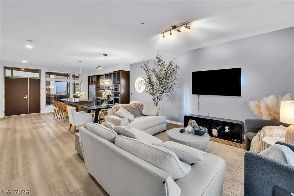8925 Flamingo, Las Vegas, NV 89147