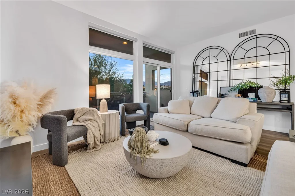 8925 Flamingo, Las Vegas, NV 89147