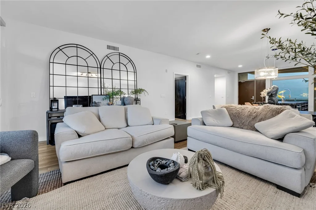 8925 Flamingo, Las Vegas, NV 89147