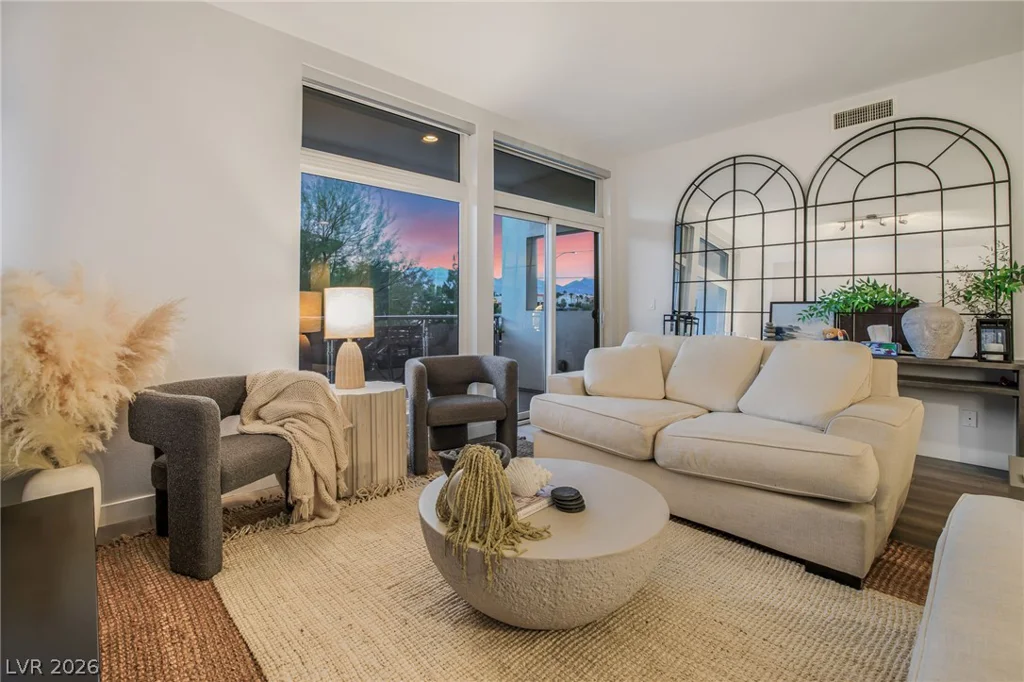 8925 Flamingo, Las Vegas, NV 89147