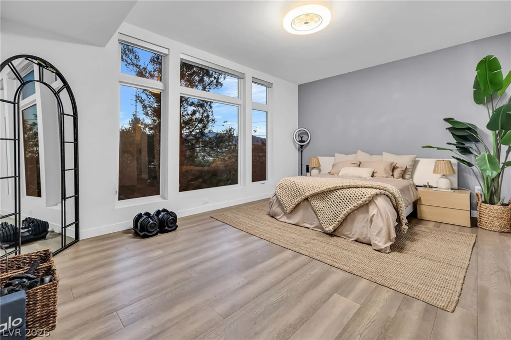 8925 Flamingo, Las Vegas, NV 89147
