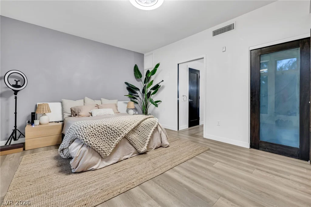 8925 Flamingo, Las Vegas, NV 89147