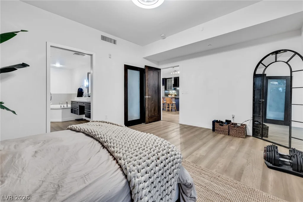8925 Flamingo, Las Vegas, NV 89147