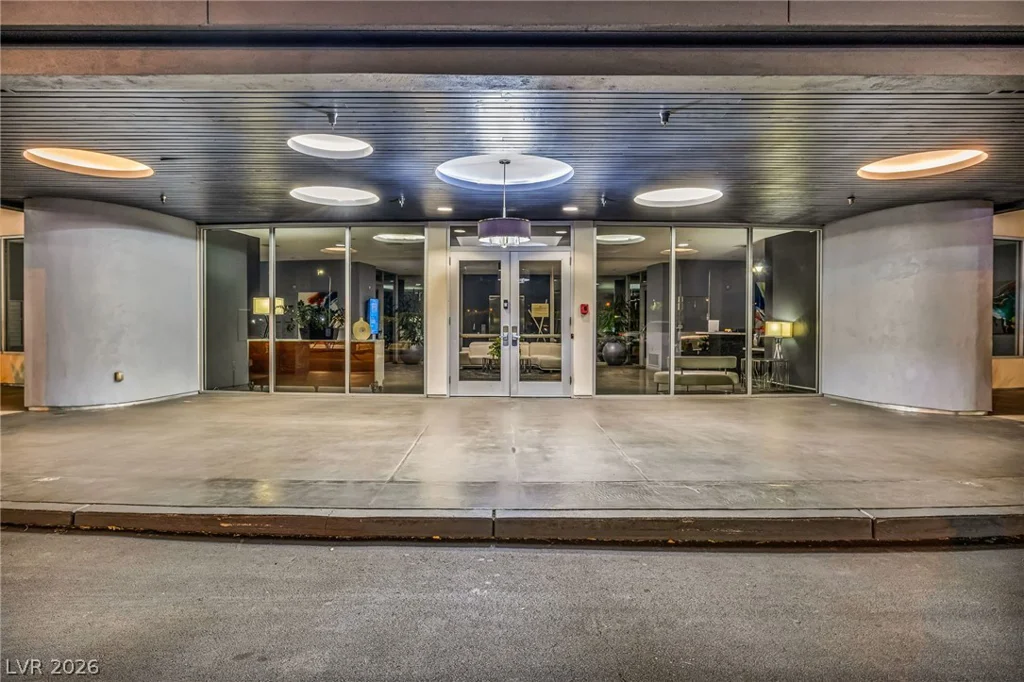 8925 Flamingo, Las Vegas, NV 89147