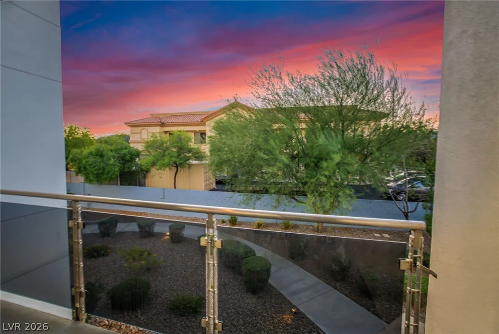8925 Flamingo, Las Vegas, NV 89147