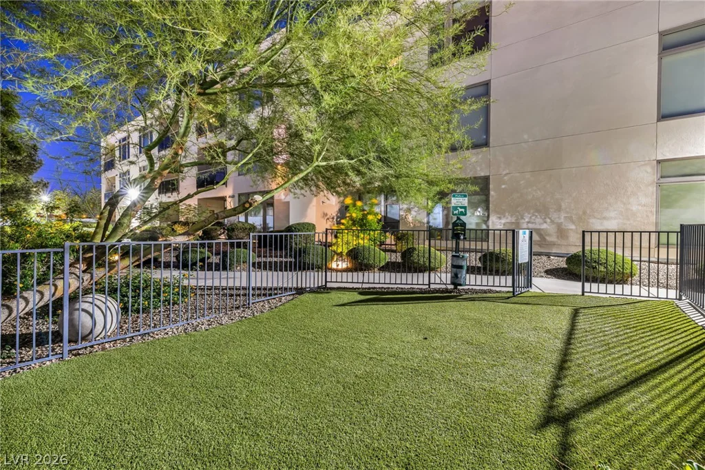 8925 Flamingo, Las Vegas, NV 89147
