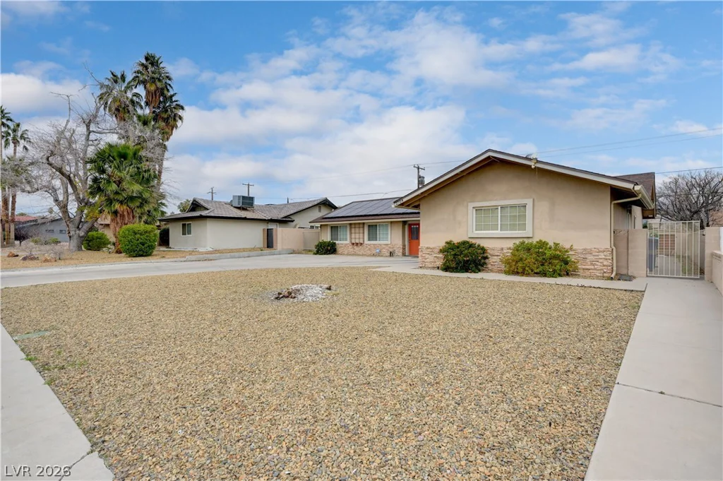 2704 Oakey, Las Vegas, NV 89102