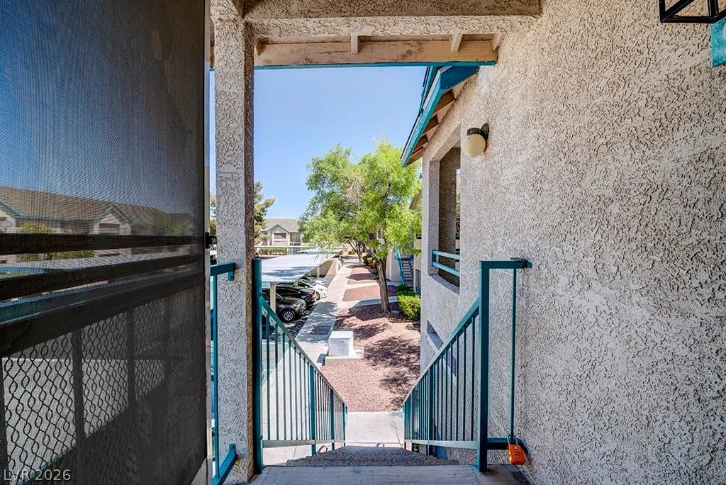 5121 Lindell, Las Vegas, NV 89118