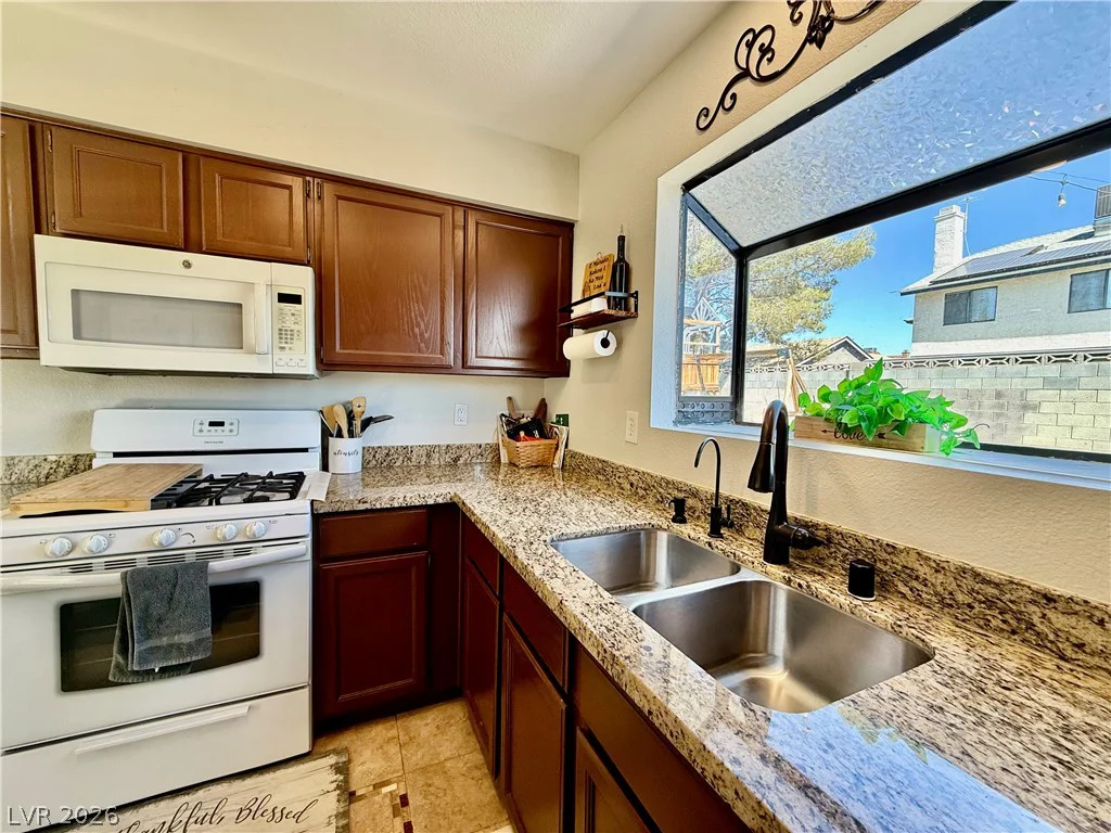 5876 Tippin, Las Vegas, NV 89130