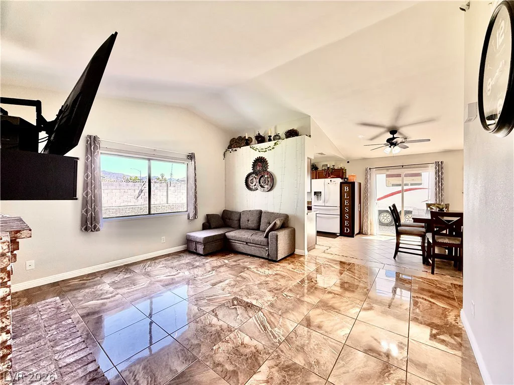5876 Tippin, Las Vegas, NV 89130