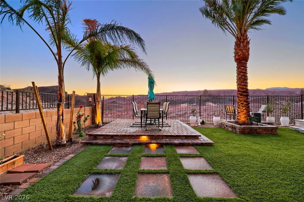 41 Tatahatso Point, Henderson, NV 89011