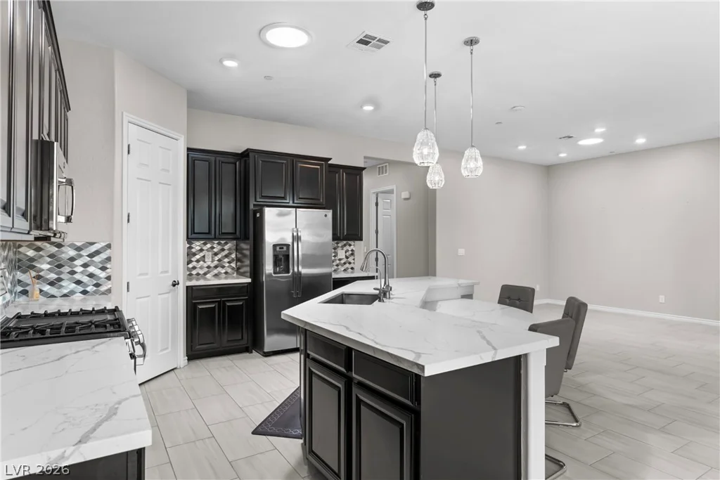 652 Longfeather, Henderson, NV 89011