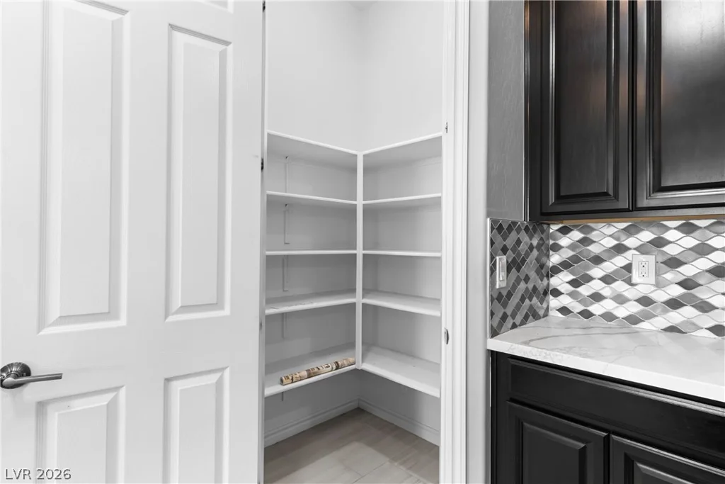 652 Longfeather, Henderson, NV 89011
