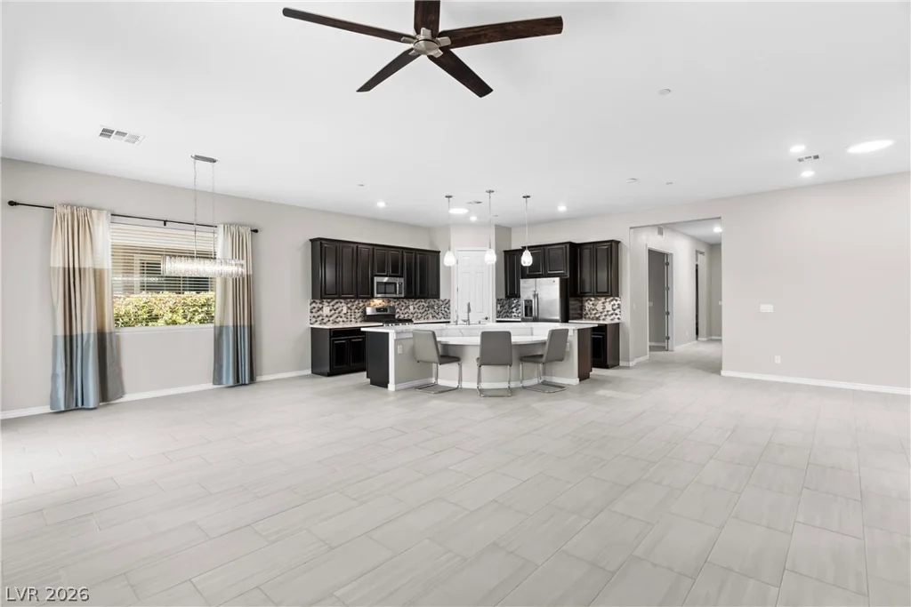 652 Longfeather, Henderson, NV 89011