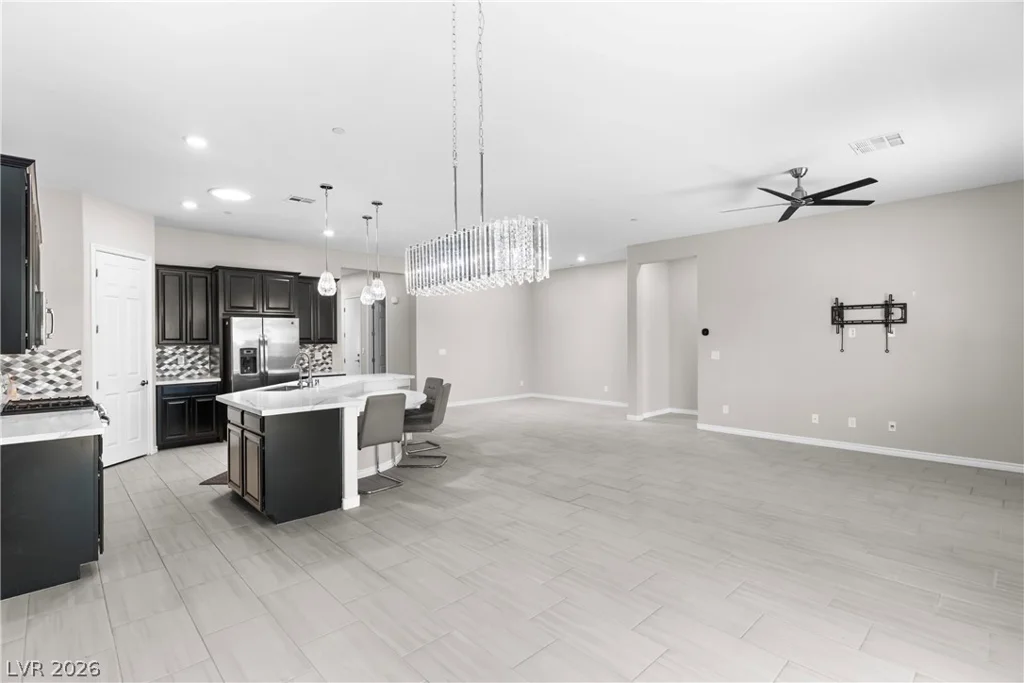 652 Longfeather, Henderson, NV 89011