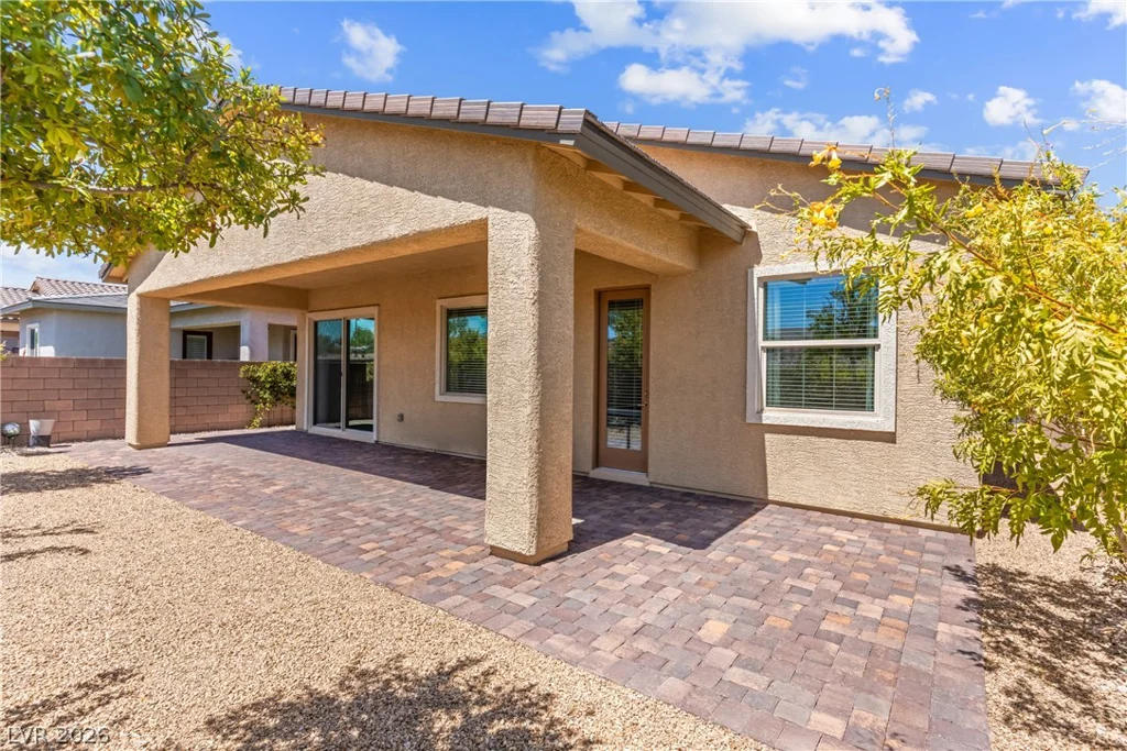 652 Longfeather, Henderson, NV 89011